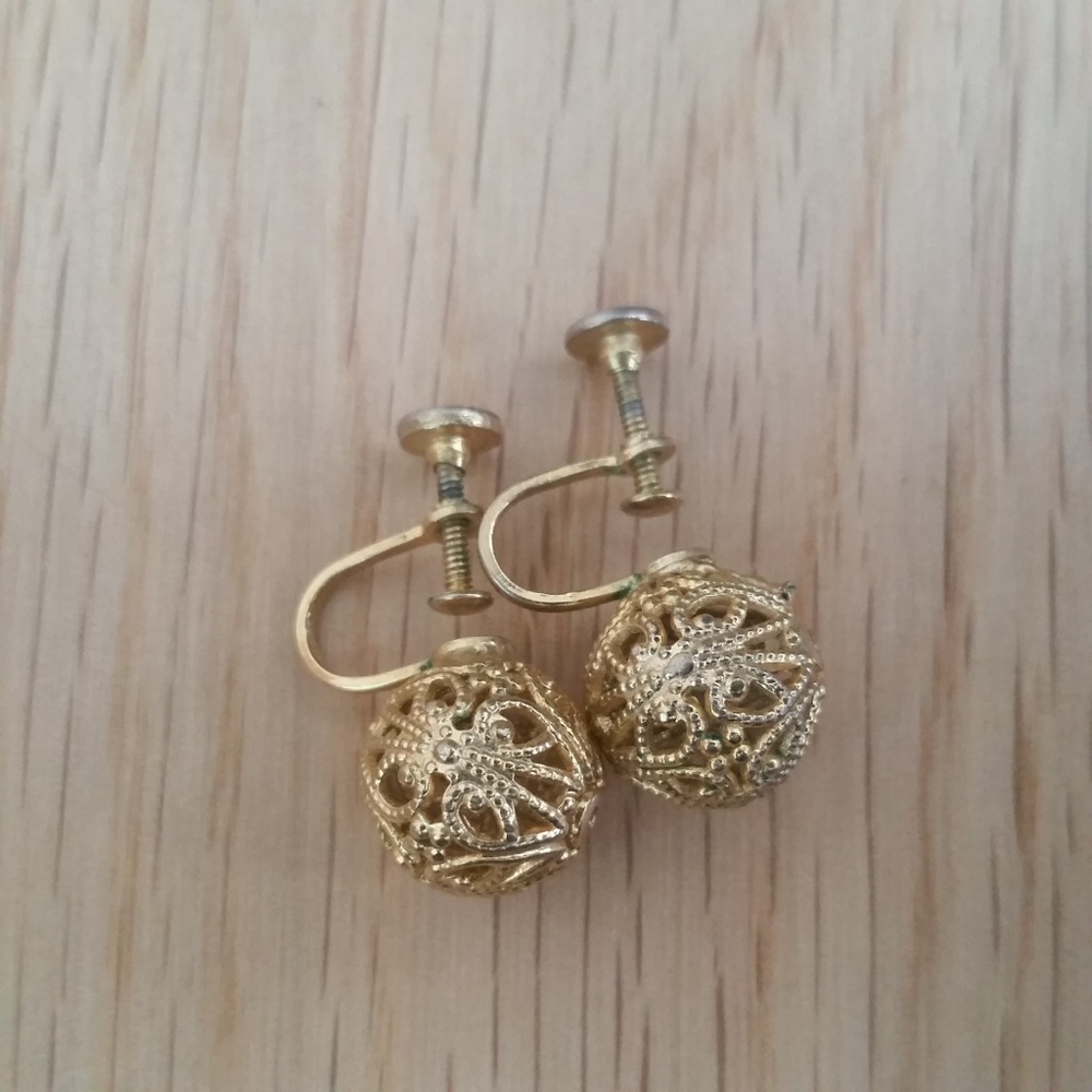 Vintage Gold Tone Screwback Sphere Earrings